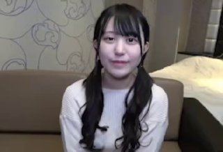 怒草漂亮的小少妇，全程露脸黑丝情趣，让大哥吃着奶子玩骚逼，沙发前温柔的舔弄鸡巴，各种体位抽插蹂躏好骚